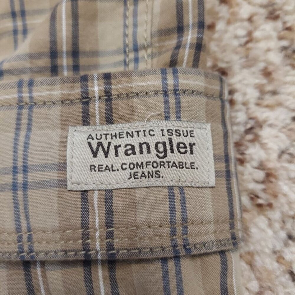 WRANGLER Cargo Shorts Men Size 36 Brown Plaid 10" Inseam Pre-Loved Slight Damage - Picture 3 of 12
